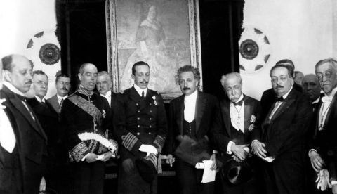 La frenética y curiosa gira de Einstein por España