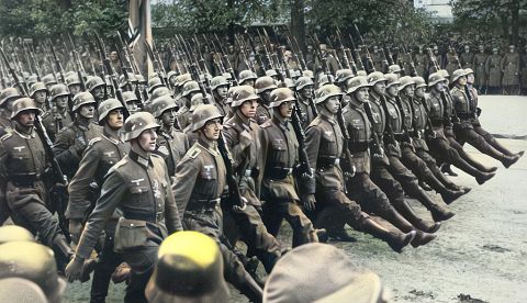 Las tropas alemanas desfilan por Varsovia en septiembre de 1939. Foto de Richard A. Ruppert en el US Holocaust Memorial Museum