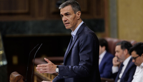 El presidente del Gobierno, Pedro Sánchez, interviene desde la tribuna en el Congreso de los Diputados. | Pool Congreso. Congreso de los Diputados, Madrid - 24.6.2026