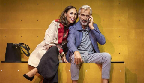 Arriba, al Teatre Goya, Mejor no decirlo, una comèdia sobre la sinceritat protagonitzada per Imanol Arias i María Barranco