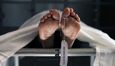 El debilitamiento de la democracia