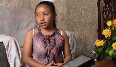 Fotograma que muestra a la niña Xóchitl Guadalupe Cruz López, durante una entrevista con Efe, en la ciudad de San Cristóbal de Las Casas, Chiapas (México). EFE