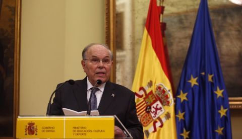El catedrático de microbiología César Nombela cree que con la llegada de la estación cálida el coronavirus podría tener menos posibilidades de propagación, pero advierte de que no podemos tampoco confiarnos. EFE/JAVIER LIZÓN