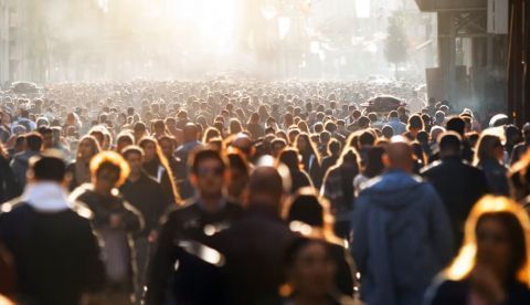 Globalización, aumento de población, urbanización desaforada, deforestación, guerras, hambrunas, cambio climático, consumo de animales salvajes y deterioro de los sistemas sanitarios son algunos de los factores que nos abocan a una nueva pandemia. Shutterstock / Aleksandr Ozerov