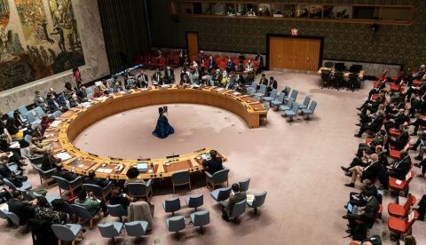 25 de febrero de 2022: el Consejo de Seguridad se reúne para votar una resolución que exige la retirada inmediata de Ucrania de las tropas rusas, que atacaron el día anterior. El texto fue rechazado debido al veto de Moscú. lev radin / Shutterstock