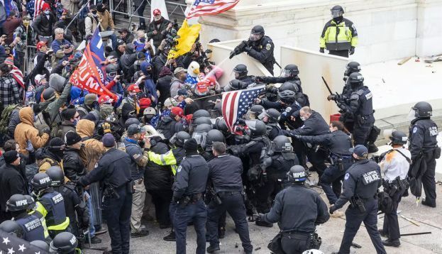 Pro-Trump protesters and police clash on Jan. 6, 2021, at the U.S. Capitol. Lev Radin/Pacific Press/LightRocket via Getty Images)