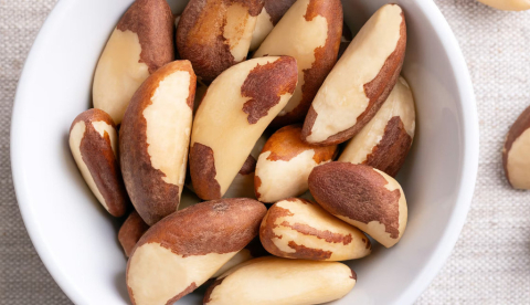 Las nueces de Brasil son ricas en selenio, un mineral esencial en pequeñas cantidades. Peter Hermes Furian/Shutterstock