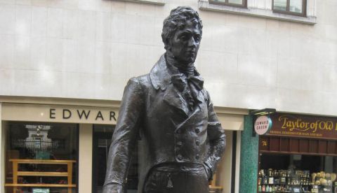 Estatua de Beau Brummell situada en Jermyn Street, Londres. Obra de Irena Sedlecka. / Wikipedia