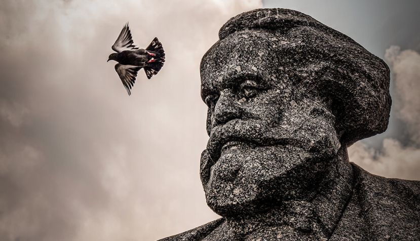 Monumento a Karl Marx frente al Teatro Bolshoi (Moscu) en una foto de Txetxu vía flickr.