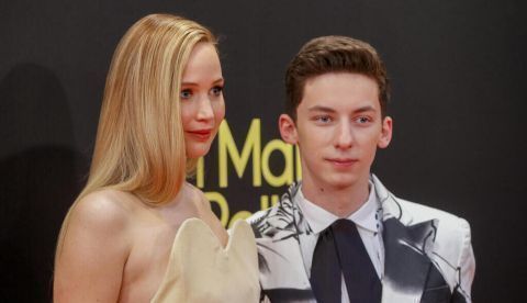 Jennifer Lawrence brilla en la cartelera junto a Miki Esparbé y Sophie Marçeau