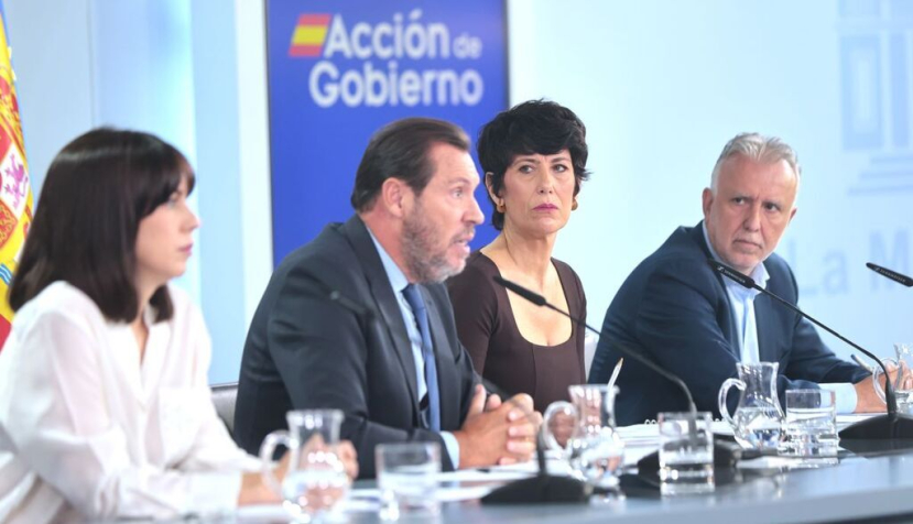 La ministra de Ciencia, Diana Morant; el ministro de Transportes, Óscar Puente; la ministra portavoz, Elma Saiz; y el ministro de Política Territorial, Ángel Víctor Torres, durante la comparecencia. | Pool Moncloa/Sandra Armada. La Moncloa, Madrid - 15.9.2026