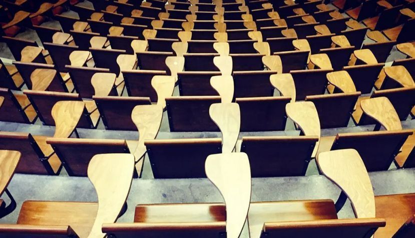 Zapatos, podólogo y zampar en la universidad. Elementos fundamentales para la construcción del futuro