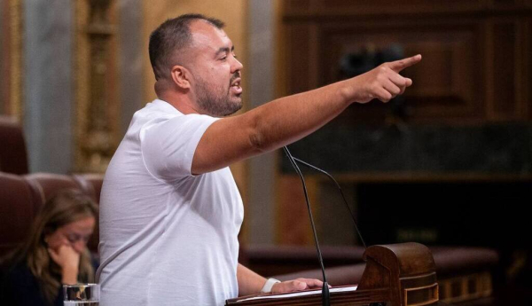 Nahuel González (IU) echa en cara en el Congreso a Vox su “cobardía” con los menores migrantes en Ceuta y recuerda a Figaredo que “pidió ‘cazar’ a personas, a niños, y hoy es ya una realidad”