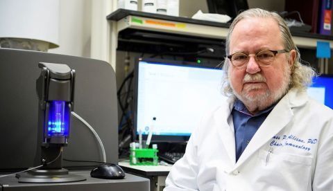Fotografía facilitada por el BBVA, del inmunólogo estadounidense James P. Allison, galardonado con el Premio Fundación BBVA Fronteras del Conocimiento en la categoría de Biomedicina, por crear la primera inmunoterapia de "alta eficacia" contra el cáncer. EFE
