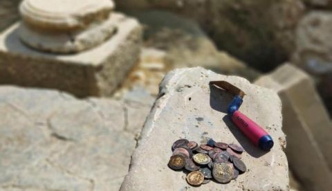 Descubren un tesoro con miles de monedas romanas en unas termas de Italia