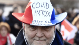 Un manifestant lors d’un rassemblement contre la vaccination « anti-Covid », à Paris, le 11 février 2022. SameerAl-Doumy/AFP