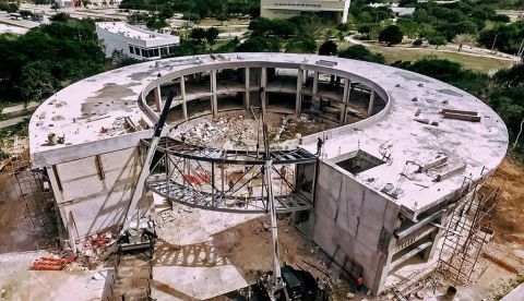 Vista general del proyecto Museo de Ciencias del Cráter de Chicxulub, este 7 de marzo de 2018, en Sierra Papacal (México). Interrogantes sobre la extinción de los dinosaurios y otras formas de vida causada por el impacto de un meteorito hace unos 65 millones de años y su relación con procesos actuales, como el calentamiento global, se despejarán en el Museo de Ciencias del Cráter de Chicxulub. EFE