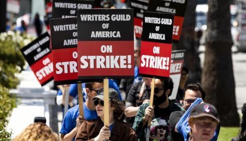 Los guionistas de Hollywood, en huelga: estas son las claves de la protesta