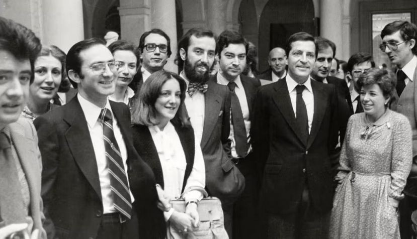 Adolfo Suárez, entonces presidente del Gobierno de España, durante un encuentro con periodistas el 7 de febrero de 1979. Pool Moncloa / Wikimedia Commons