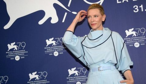 Cate Blanchett convence a Venecia con “Tár”: lucha y ocaso de una mujer exitosa