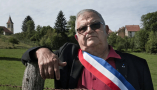 Daniel Cassard (ici en 2019), ancien maire de Belmont (Doubs), commune de moins de cent habitants, a été élu à six reprises. Lors des élections municipales, une liste unique et apolitique est généralement proposée dans les petits villages. Sébastien Bozon/AFP