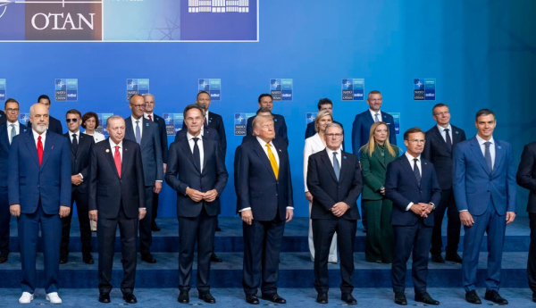 Fotografía oficial de los jefes de Estado y de Gobierno de la OTAN en la cumbre de 2026 en Ankara, Turquía.