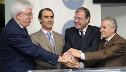 Imagen de archivo del acuerdo alcanzado por la Junta de Castilla y León y el Imserso para la utilización del  Supercomputador 'Caléndula' por parte de la entidad estatal. EFE