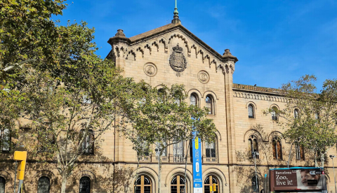 Construir un món literari des dels corredors de la Universitat