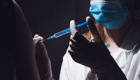 Sanidad da luz verde a la fase definitiva de la vacuna española de Hipra