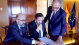 El ministro de Transportes y Movilidad Sostenible, Óscar Puente, durante la reunión con el nuevo Comisionado del Corredor Mediterráneo, Joan Calabuig. / © lamoncloa.gob.es. Ministerio de la Presidencia.