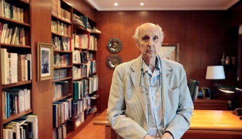El científico valenciano Santiago Grisolía durante la entrevista con EFE. EFE