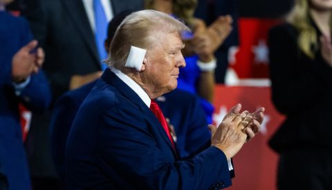 El hombre de la oreja herida