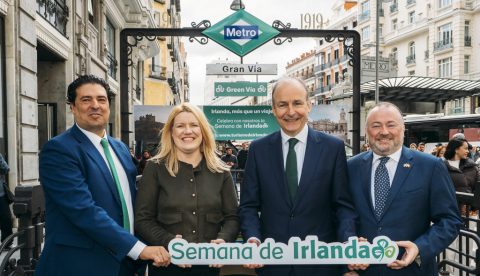Gaitas, danza, deportes gaélicos, literatura irlandesa y una oda al green: Madrid se vuelca con San Patricio