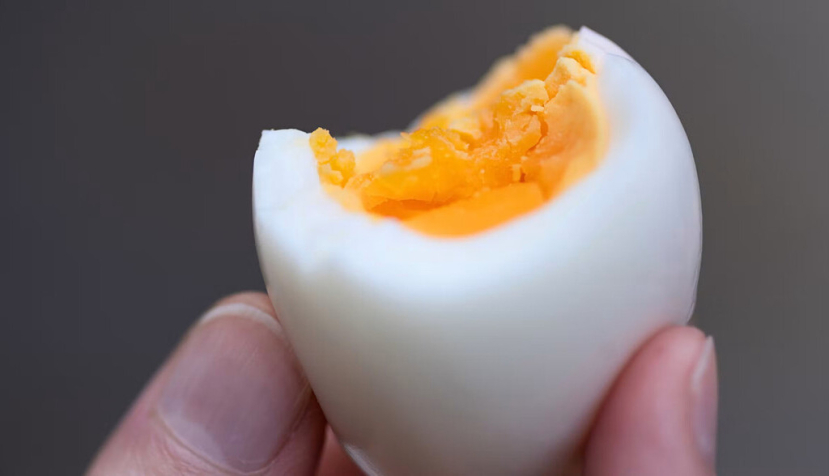 ¿Existe algún método científico para pelar un huevo duro a la perfección?