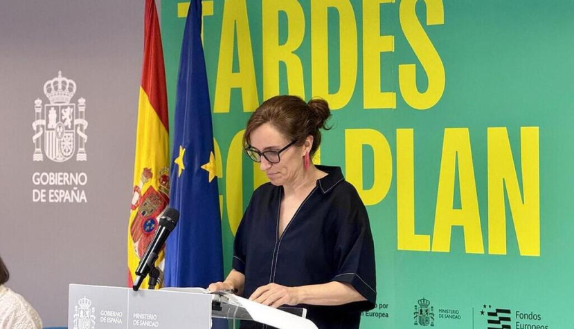 La ministra de Sanidad, Mónica García, en el acto de entrega de diplomas "Pioneras en la puesta en marcha del programa 'Tardes Con Plan'". / © lamoncloa.gob.es. Ministerio de la Presidencia.