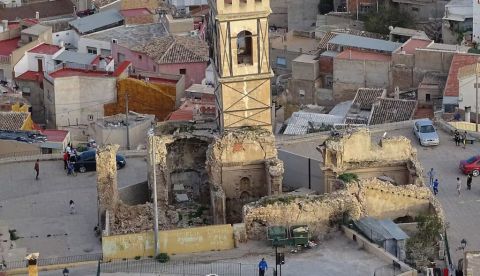 Iglesia de San Pedro en Lorca dañada a causa del terremoto de 2011. Bic / Wikimedia Commons, CC BY-SA