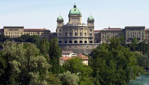 El Palacio Federal en Berna es el nombre del edificio en el cual la Asamblea Federal de Suiza (parlamento) y el Consejo Federal Suizo (poder ejecutivo) tienen su sede. - CC BY-SA 3.0, https://commons.wikimedia.org/w/index.php?curid=483216