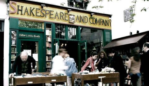 La librería Shakespeare and Company, quizás el último reducto de un París brillante, vanguardista y decadente