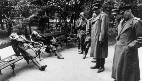 Un historiador rescata el episodio de los suicidios masivos en Alemania en 1945