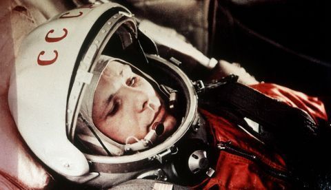 Yuri Alekséyevich Gagarina​ (Klúshino, Óblast Occidental, Unión Soviética, 9 de marzo de 1934-Kirzhach, Óblast de Vladímir 27 de marzo de 1968) fue un cosmonauta y piloto soviético que se convirtió en el primer ser humano en viajar al espacio exterior.
