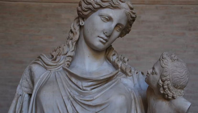 Estatua de Irene con Pluto. Esculpida por Cefisodoto en Atenas, 370 a.e.c. Copia del original. Múnich. Marcus Cyron / Wikimedia Commons, CC BY-SA
