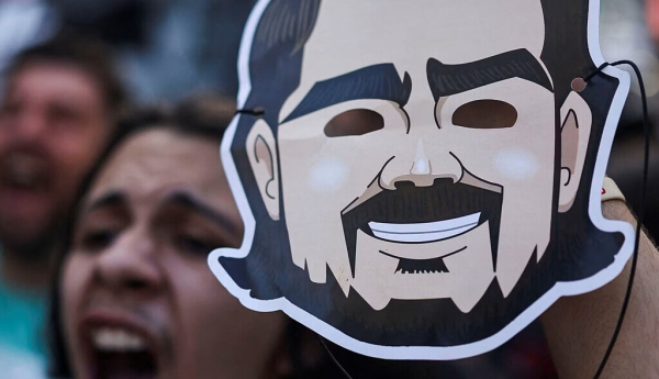 Un escándalo bancario sacude la política brasileña y las elecciones presidenciales del país en octubre