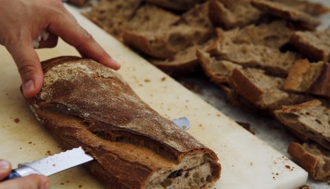 El pan, fiel compañero de mesa “en la riqueza y en la pobreza”