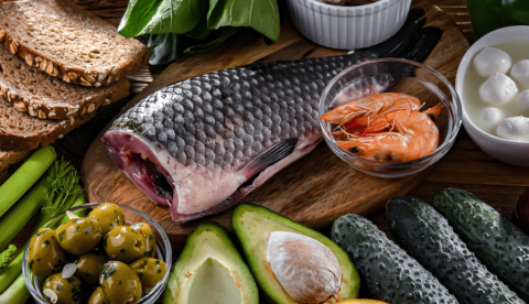 El pescado, las frutas y las hortalizas constituyen una parte esencial de la dieta mediterránea. monticello/Shutterstock