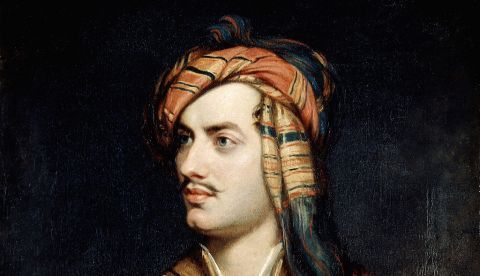 El poeta inglés Lord Byron vistiendo ropas tradicionales albanesas. Foto de Mondadori.