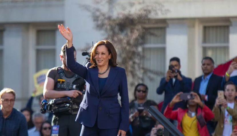 La vicepresidenta estadounidense Kamala Harris ha sido objeto de múltiples ataques machistas en las redes. Shutterstock