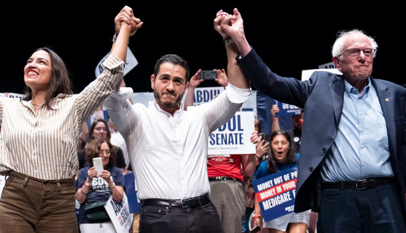 La representante Alexandria Ocasio-Cortez, el candidato de Michigan Abdul El-Sayed y el senador estadounidense Bernie Sanders en el mitin “El pueblo contra los poderosos” en la Ópera de Detroit el 18 de julio de 2026. Sarah Rice/Getty Images