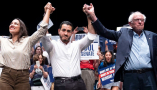 La representante Alexandria Ocasio-Cortez, el candidato de Michigan Abdul El-Sayed y el senador estadounidense Bernie Sanders en el mitin “El pueblo contra los poderosos” en la Ópera de Detroit el 18 de julio de 2026. Sarah Rice/Getty Images
