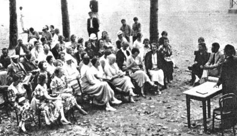 Grupo de alumnos suecos recibiendo clases de Lengua Española organizadas por la Universidad Internacional de Verano en Santander (1934). Quintana / Mundo Gráfico