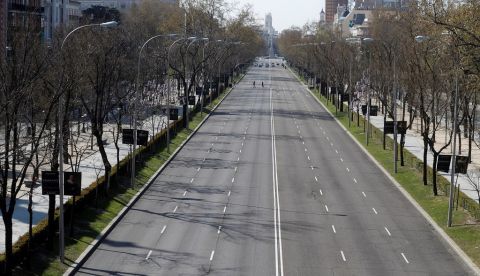 El Paseo de la Castellana, en Madrid, durante el estado de alarma. EFE/ J.j. Guillén